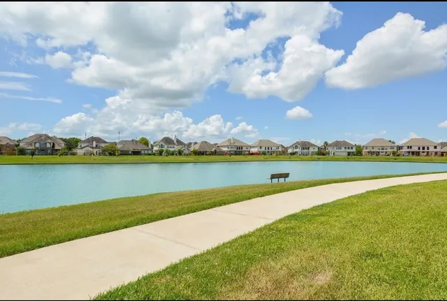 $327,000 | 2543 Tucker Creek Drive, Fresno, TX 77545