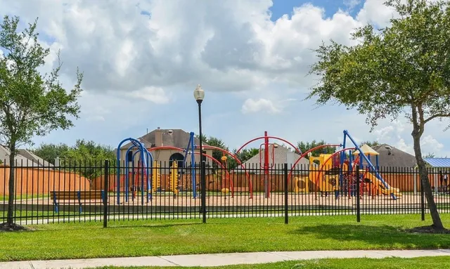 $327,000 | 2543 Tucker Creek Drive, Fresno, TX 77545