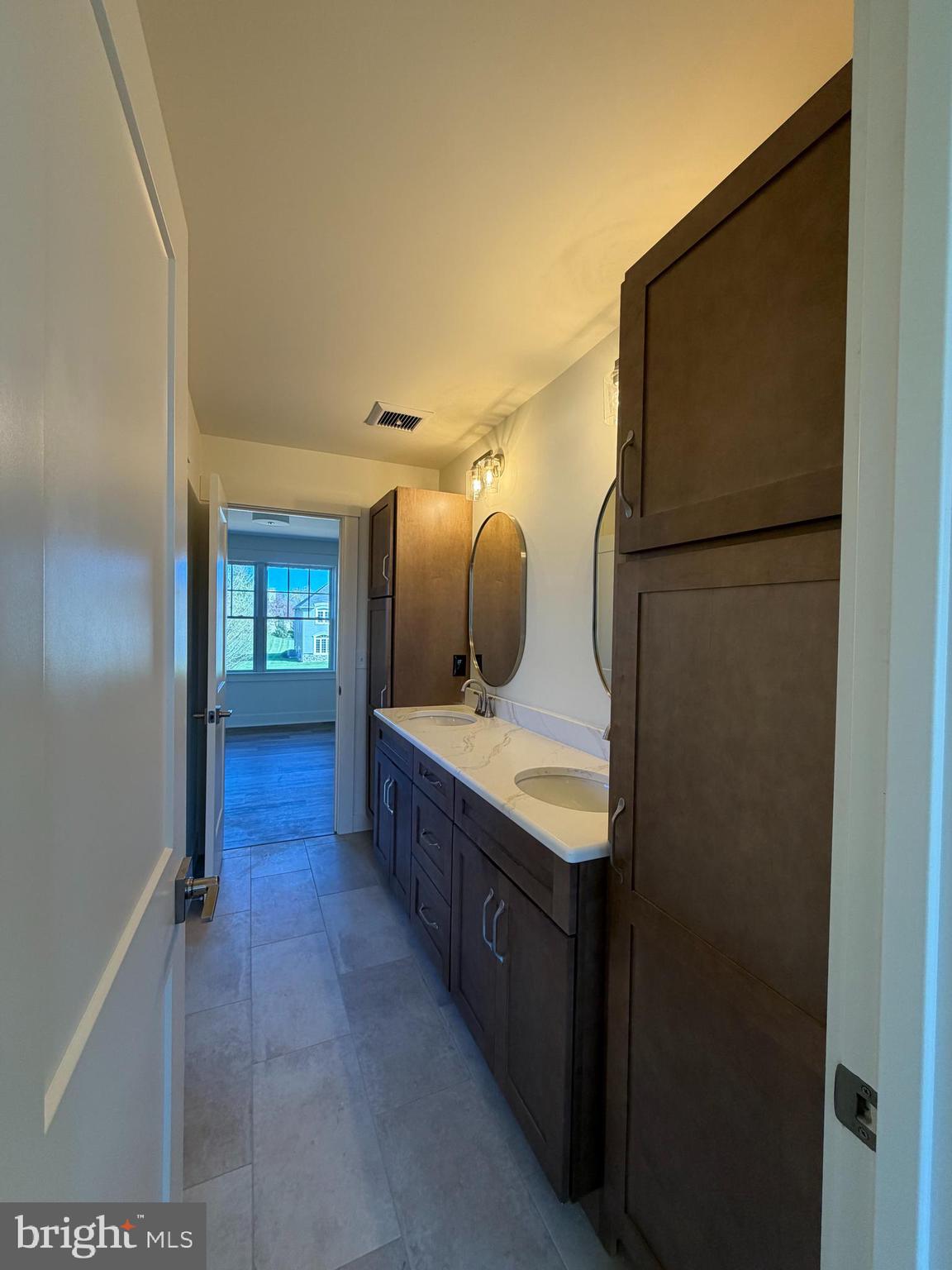 513 Cheltenham Court Lititz, PA 17543 - Photo 22 of 25 Jack & Jill bath w/separate shower/toilet room