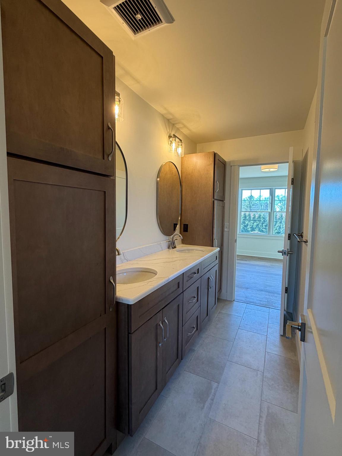 513 Cheltenham Court Lititz, PA 17543 - Photo 24 of 25 Jack & Jill bath viewed from front bedroom