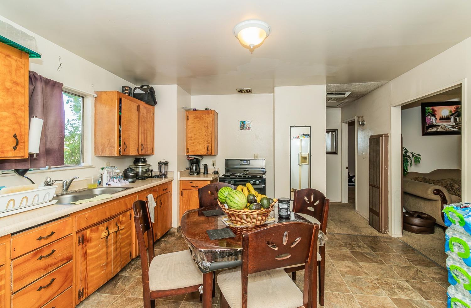 922 Music Avenue Clovis, CA 93612 - Photo 6 of 20 a view of a kitchen with furniture and a bath tub