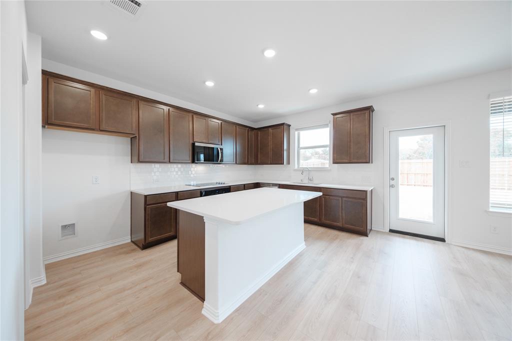 3418 Hillingdon Road Anna, TX 75409 - Photo 2 of 29 Kitchen