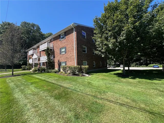 $2,250 | 395 Mendon Road, Unit A12, North Smithfield, RI 02896