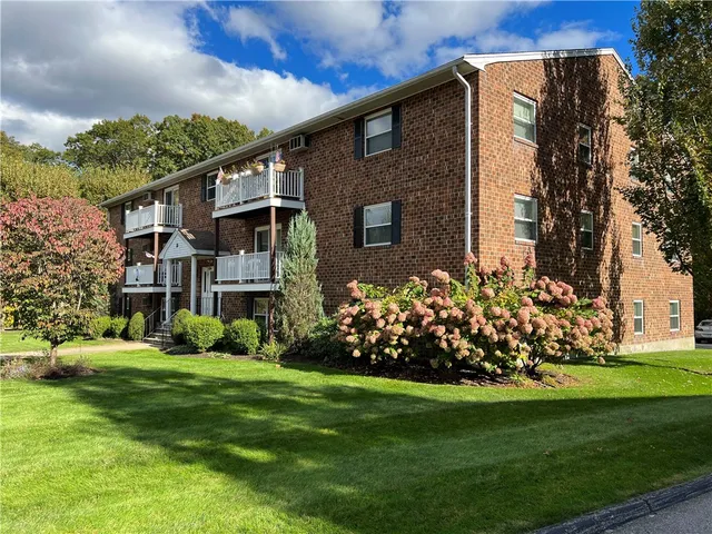 $2,225 | 395 Mendon Road, Unit A12, North Smithfield, RI 02896