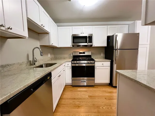 $2,000 | 395 Mendon Road, Unit A12, North Smithfield, RI 02896
