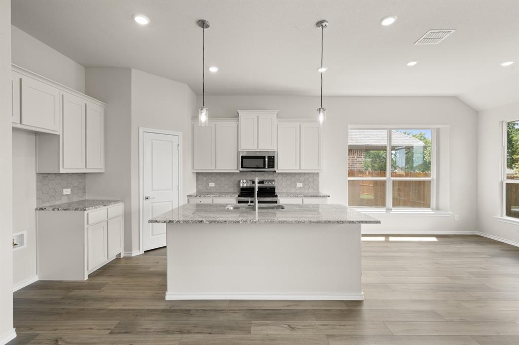 DFW-Pirate Village-Concept 2492-4000 Kitts Road-Kitchen-Risewell Homes-1
