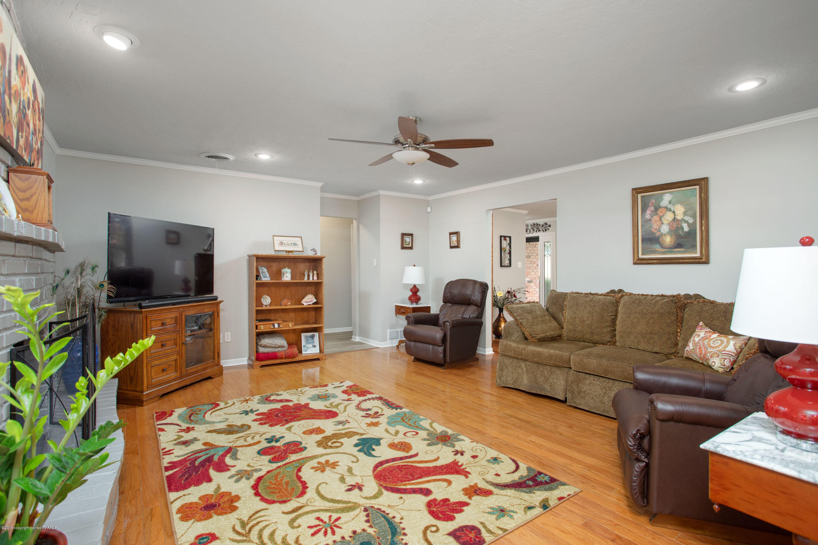6302 Elmhurst Road Amarillo, TX 79106 - Photo 8 of 29 a living room with furniture and a flat screen tv