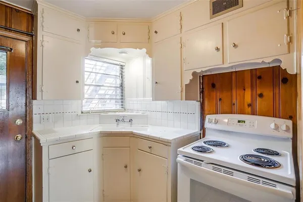 $1,350 | 604 Monticello Drive, Unit 610, Fort Worth, TX 76107