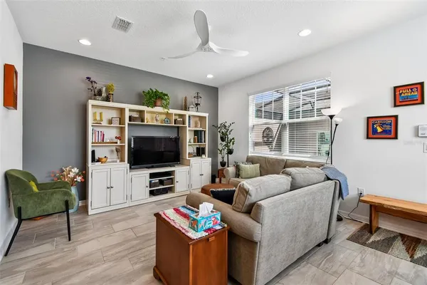 a view of entryway and hall