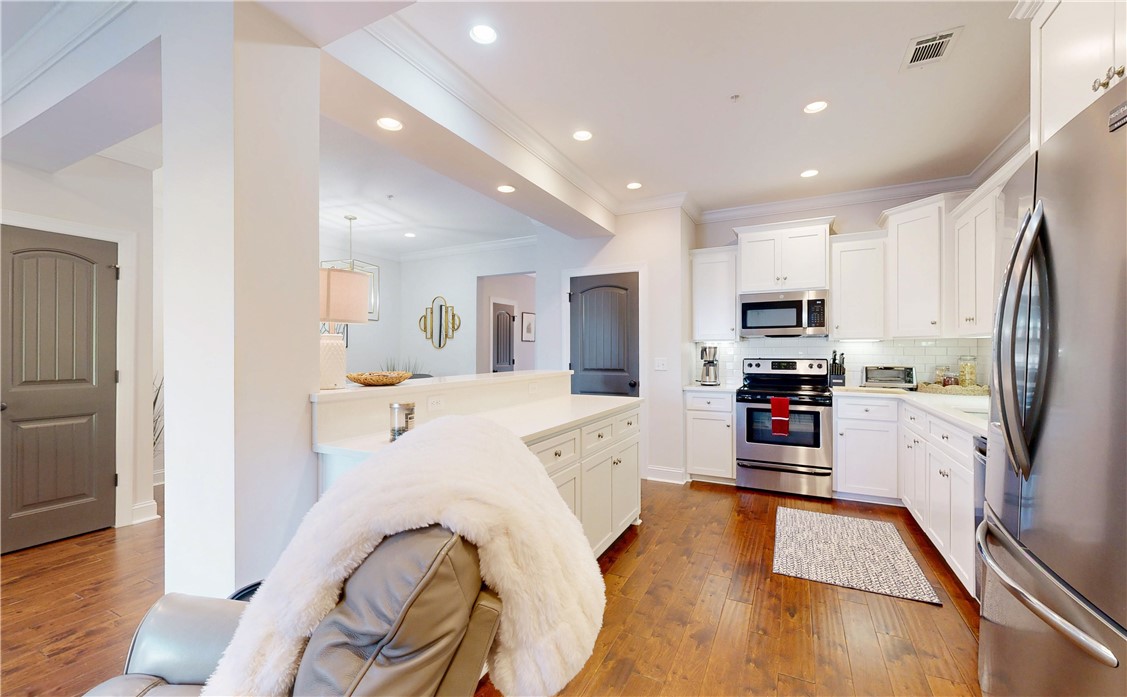 1001 Reserve Lane St. Simons Island, GA 31522 - Photo 12 of 28 Living Room.