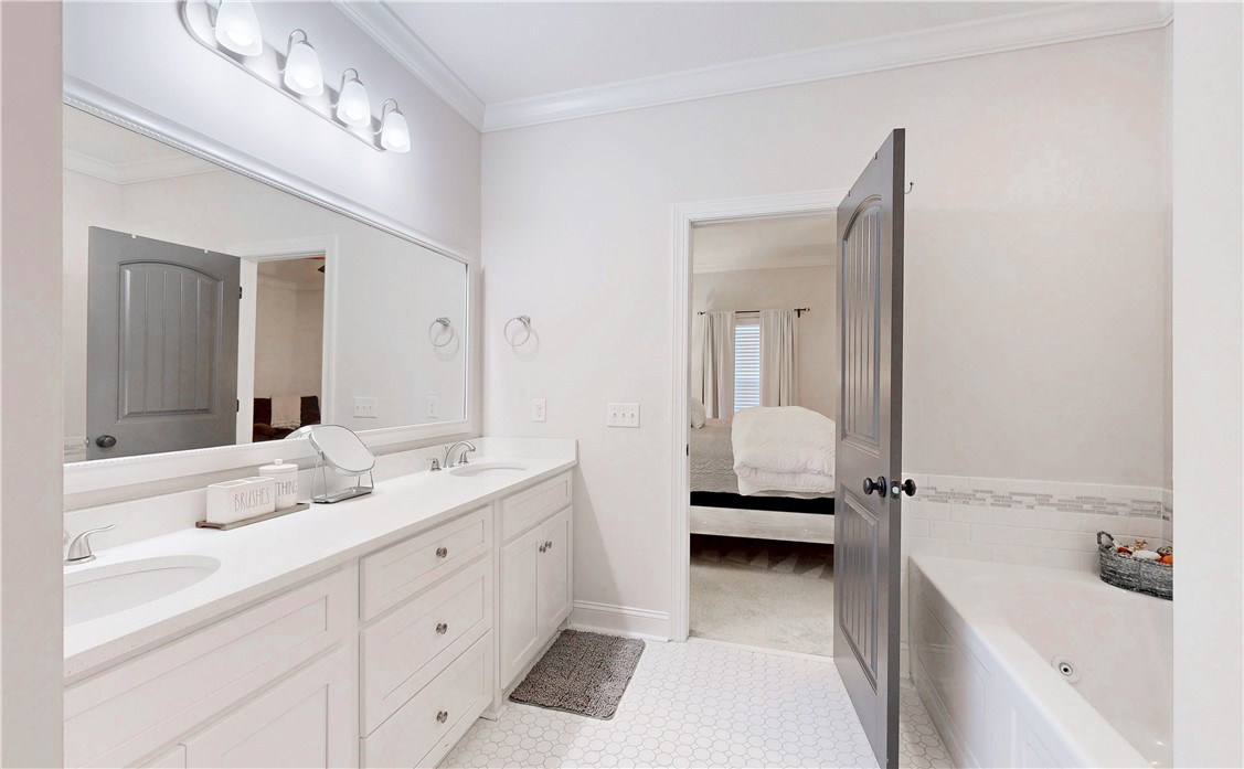 1001 Reserve Lane St. Simons Island, GA 31522 - Photo 22 of 28 Primary Bath with Soaking Tub.