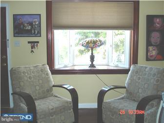 3319 Decatur Street Philadelphia, PA 19136 - Photo 3 of 12 Living Room