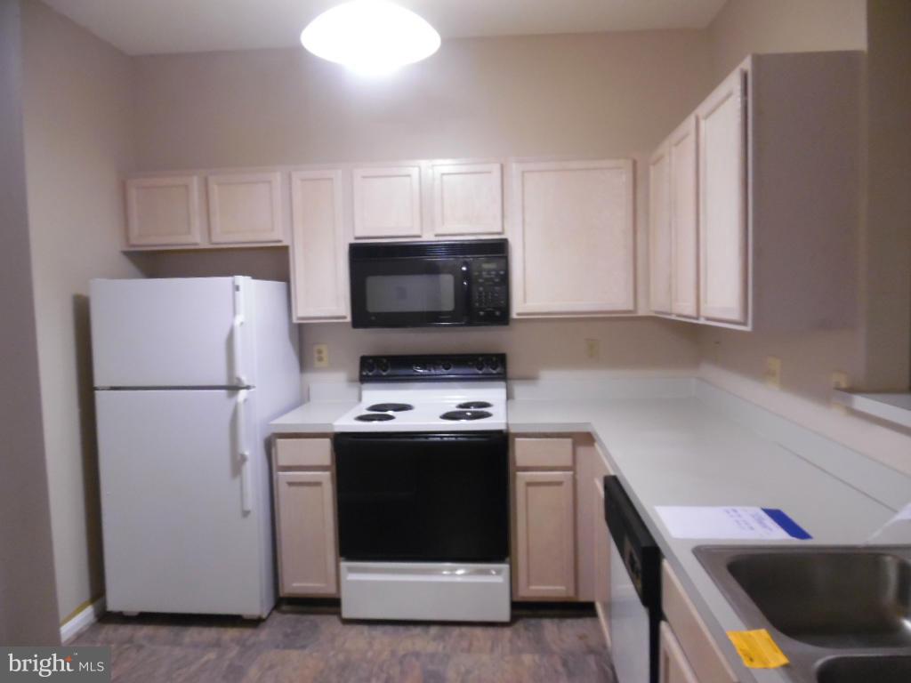 7201 Bogley Road, Unit 302 Baltimore, MD 21244 - Photo 4 of 11 Kitchen