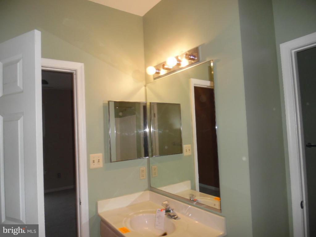 7201 Bogley Road, Unit 302 Baltimore, MD 21244 - Photo 9 of 11 Bath
