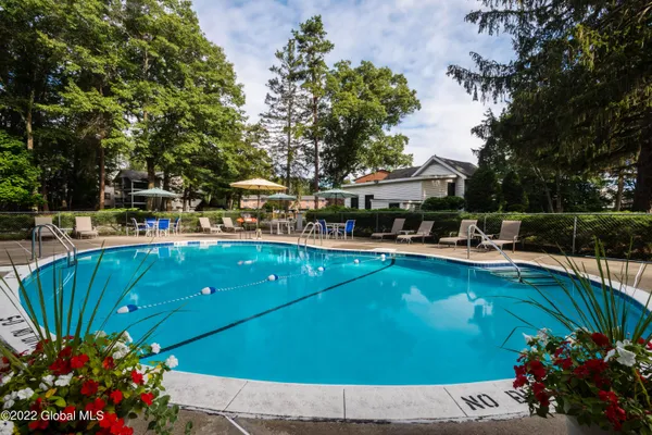 $2,470 | 2568 Western Avenue, Unit AKR FURNISHED, Guilderland, NY 12009