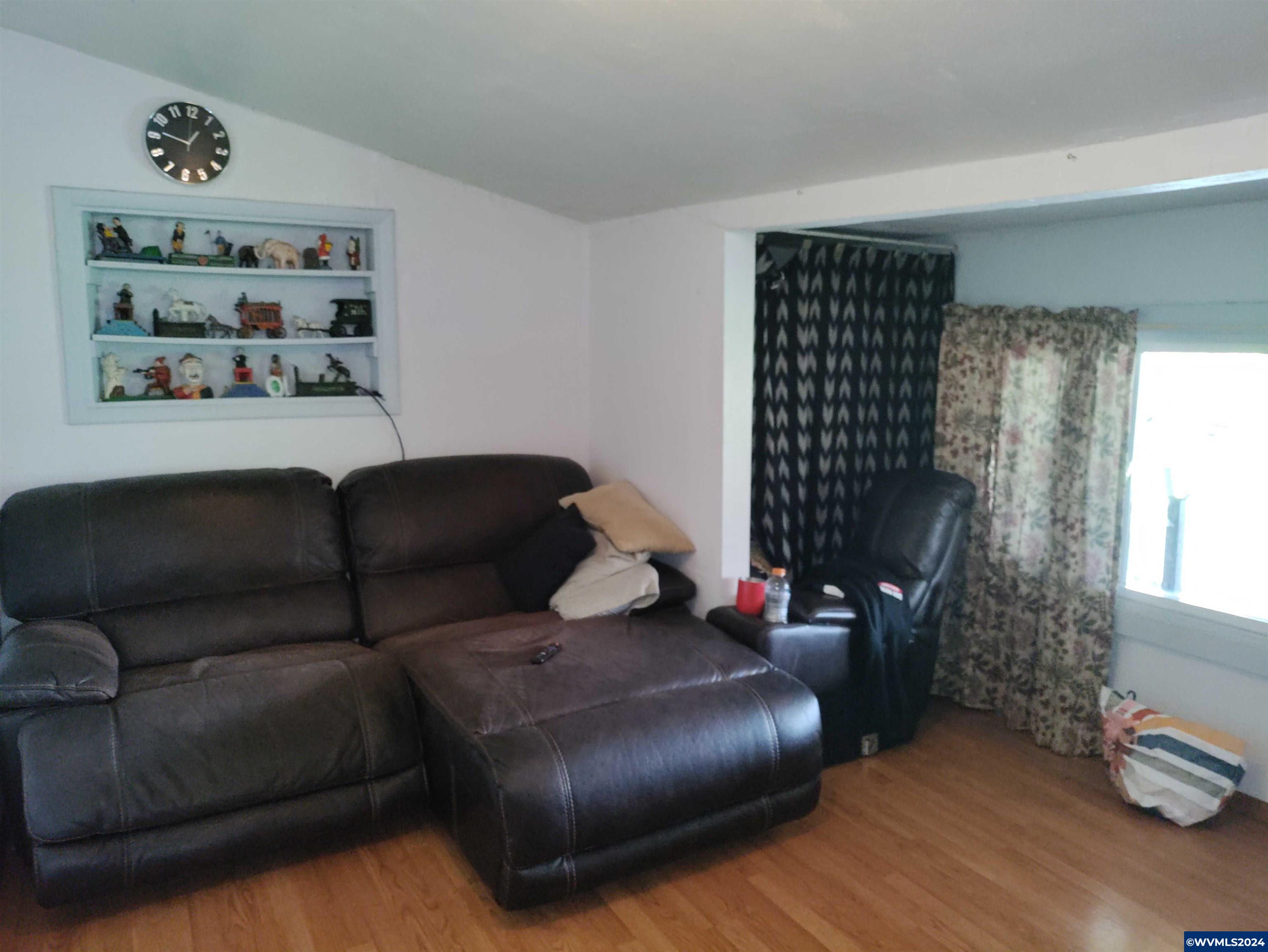 4582 Swegle Road Northeast Salem, OR 97301 - Photo 5 of 11
