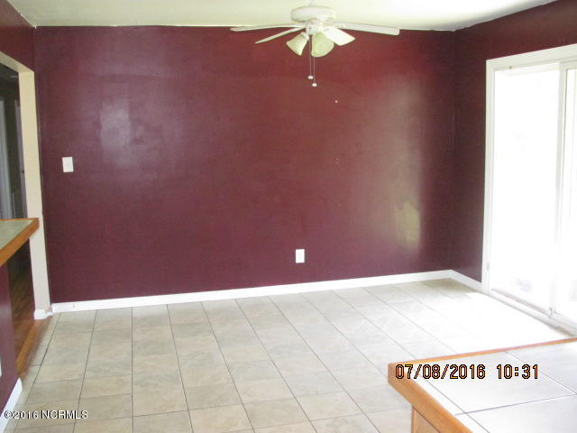 804 Sand Ridge Road Hubert, NC 28539 - Photo 3 of 13 Breakfast Area