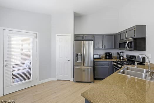 10550 West Alexander Road, Unit 2091 Las Vegas, NV 89129 - Photo 14 of 43 Well appointed kitchen with stainless appliances.