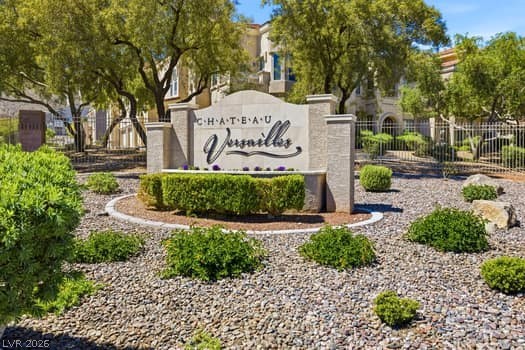 10550 West Alexander Road, Unit 2091 Las Vegas, NV 89129 - Photo 41 of 43 Chateau Versailles living.