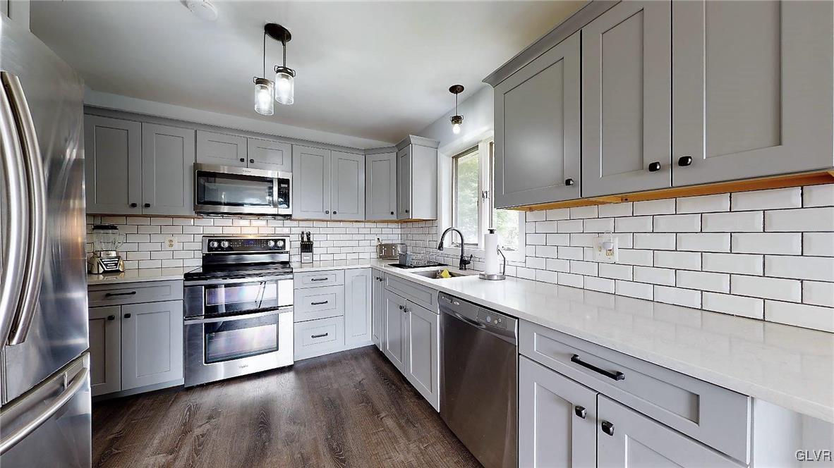 13 Dusty Road Easton, PA 18045 - Photo 10 of 31 Beautiful Counters and a dual oven