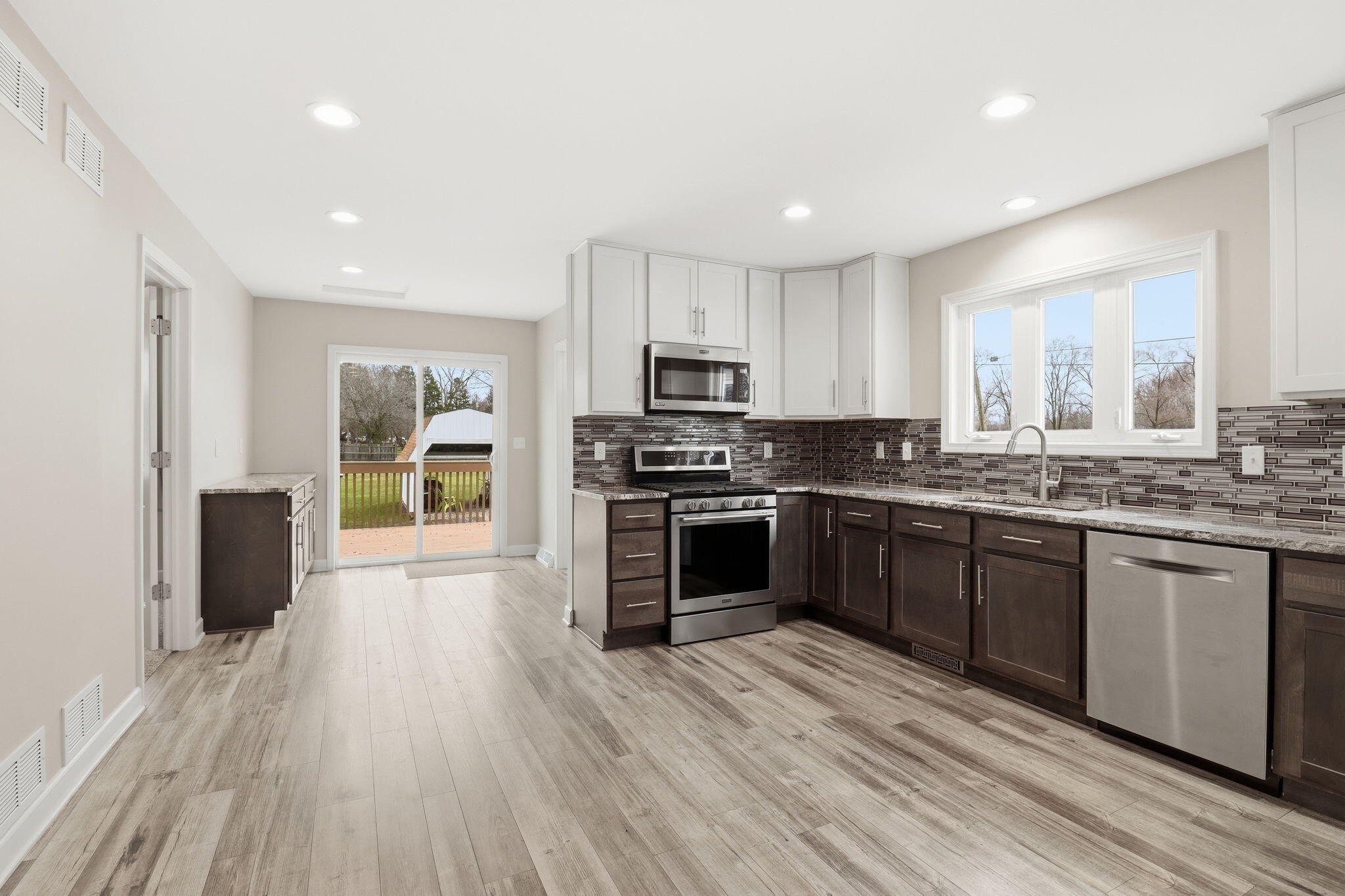 10415 22nd Avenue Pleasant Prairie, WI 53158 - Photo 8 of 29 8-web-or-mls-IMG_6116