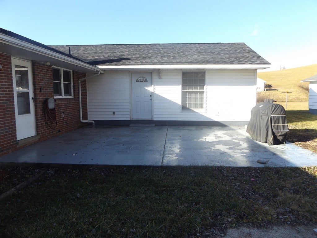 2725 Pipers Gap Road Galax, VA 24333 - Photo 17 of 24 Gallery Image 17