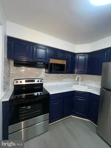 a view of walk in closet