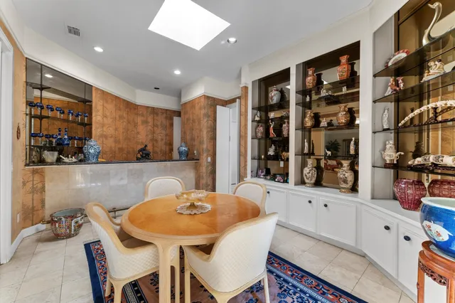 $849,500 | 8103 Lake Edge Court, Houston, TX 77071