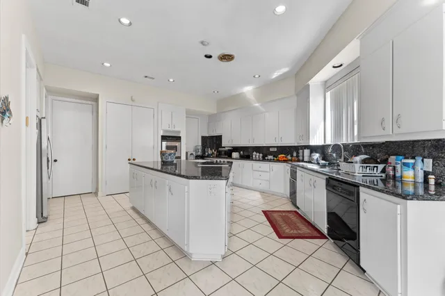 $849,500 | 8103 Lake Edge Court, Houston, TX 77071