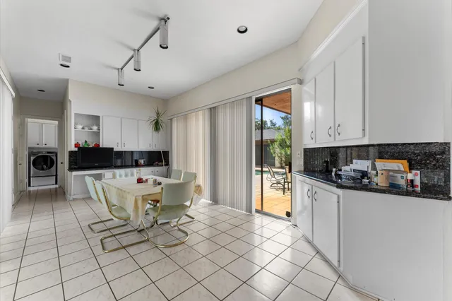 $849,500 | 8103 Lake Edge Court, Houston, TX 77071