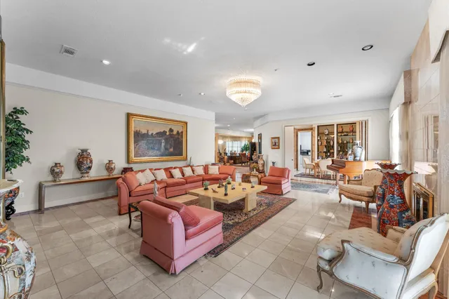 $849,500 | 8103 Lake Edge Court, Houston, TX 77071