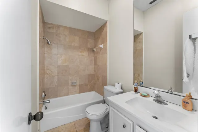 $849,500 | 8103 Lake Edge Court, Houston, TX 77071