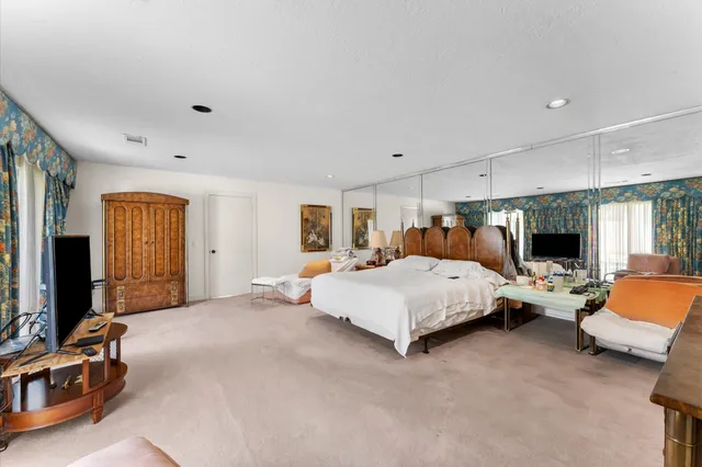 $849,500 | 8103 Lake Edge Court, Houston, TX 77071