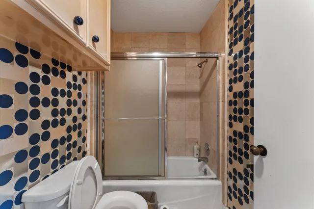 $849,500 | 8103 Lake Edge Court, Houston, TX 77071