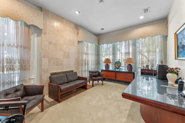 $849,500 | 8103 Lake Edge Court, Houston, TX 77071