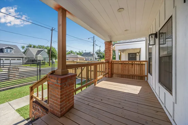 $1,985 | 2302 Sumpter Street, Unit 1, Houston, TX 77026