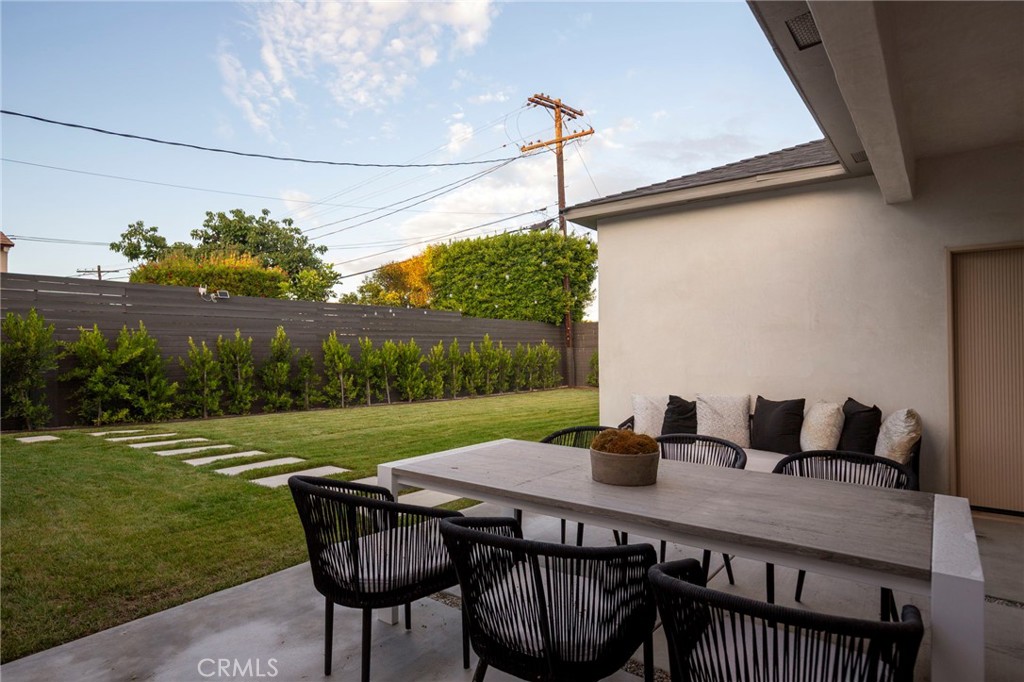 3554 South Sycamore Avenue Los Angeles, CA 90016 - Photo 19 of 28