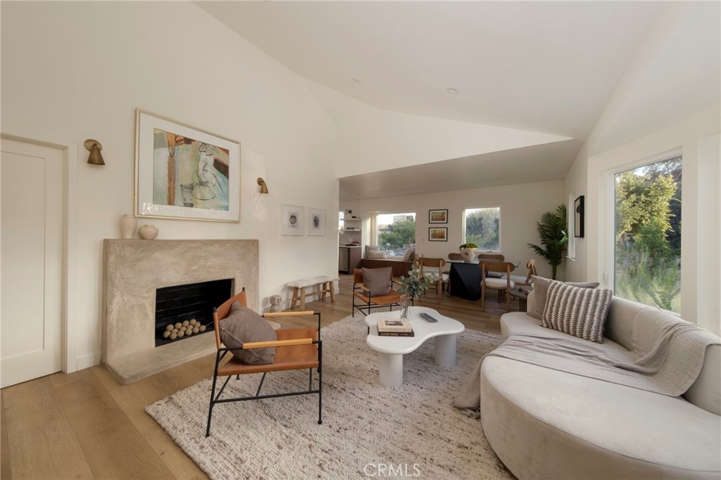 3554 South Sycamore Avenue Los Angeles, CA 90016 - Photo 4 of 28