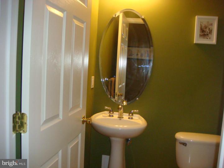 39 Warwick Road Princeton Junction, NJ 08550 - Photo 4 of 15 Half Bath