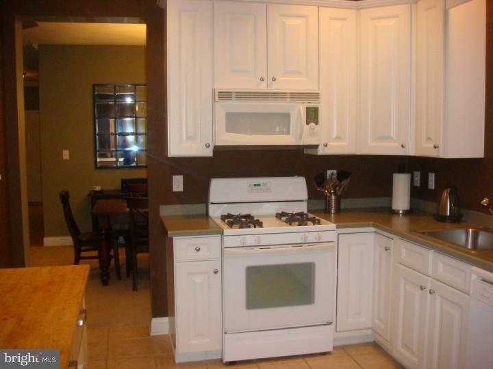 39 Warwick Road Princeton Junction, NJ 08550 - Photo 5 of 15 Kitchen
