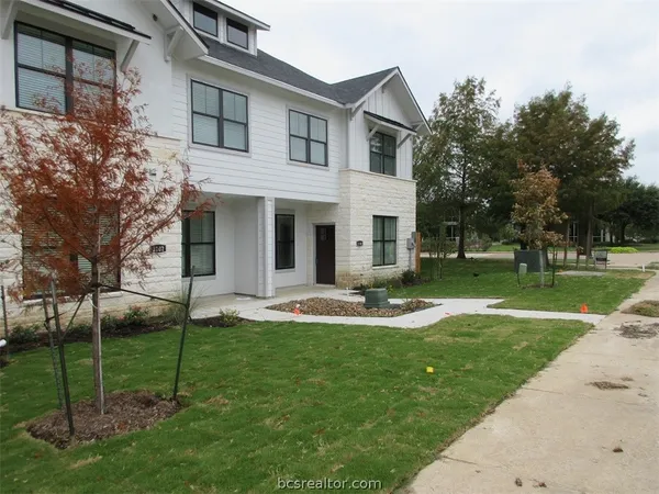 $379,900 | 2102 Crescent Pointe Parkway, College Station, TX 77845