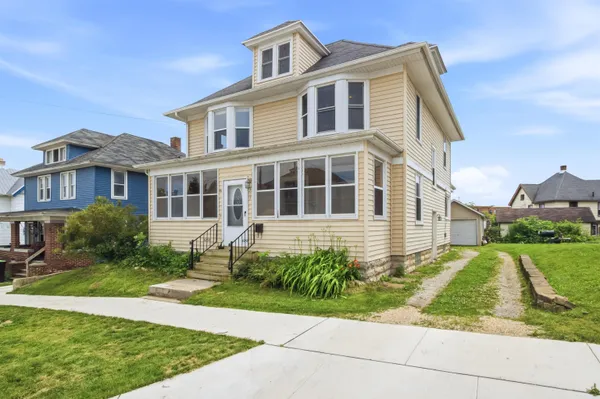 $189,900 | 313 Front Street, Beaver Dam, WI 53916