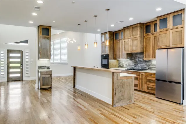 $5,750 | 3772 Seguin Drive, Dallas, TX 75220