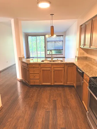 $2,100 | 1159 East Addison Avenue, Lombard, IL 60148