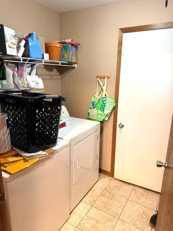 $2,100 | 1159 East Addison Avenue, Lombard, IL 60148