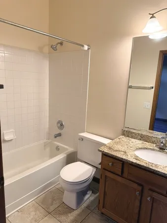 $2,100 | 1159 East Addison Avenue, Lombard, IL 60148