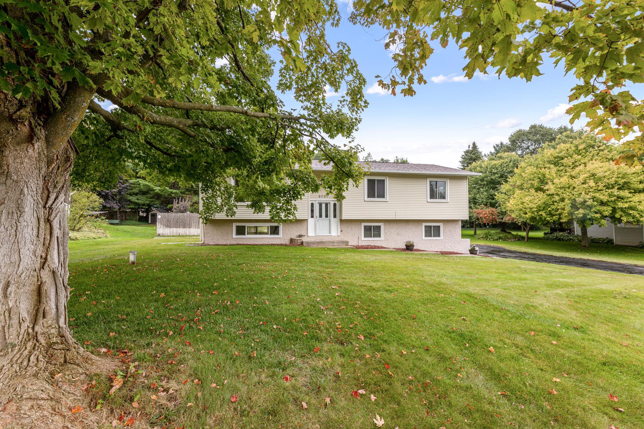 2721 Blue Ridge Lane Traverse City, MI 49685 - Photo 3 of 47 1915695-2.JPG