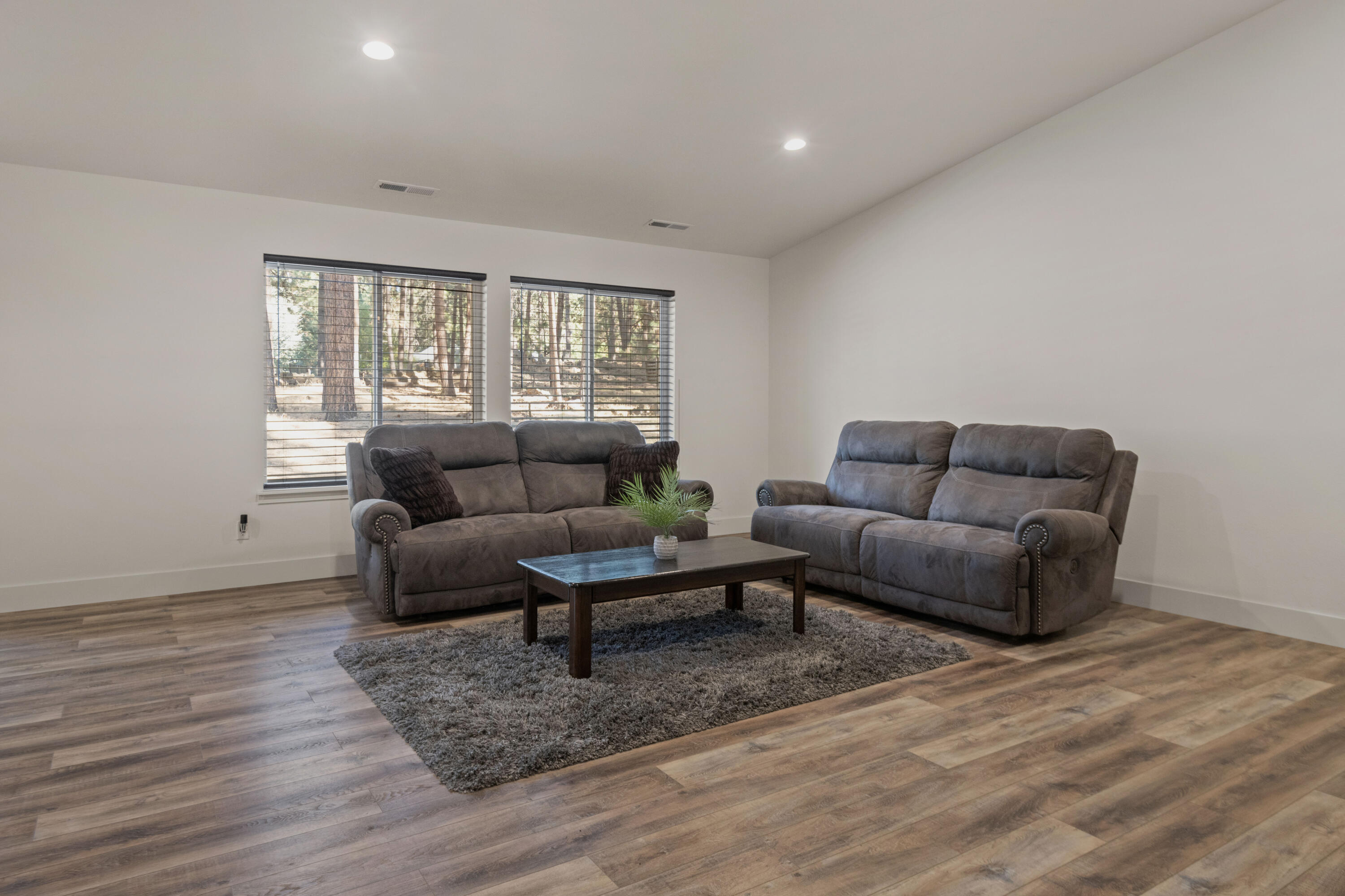 60154 Turquoise Road Bend, OR 97702 - Photo 10 of 23 9
