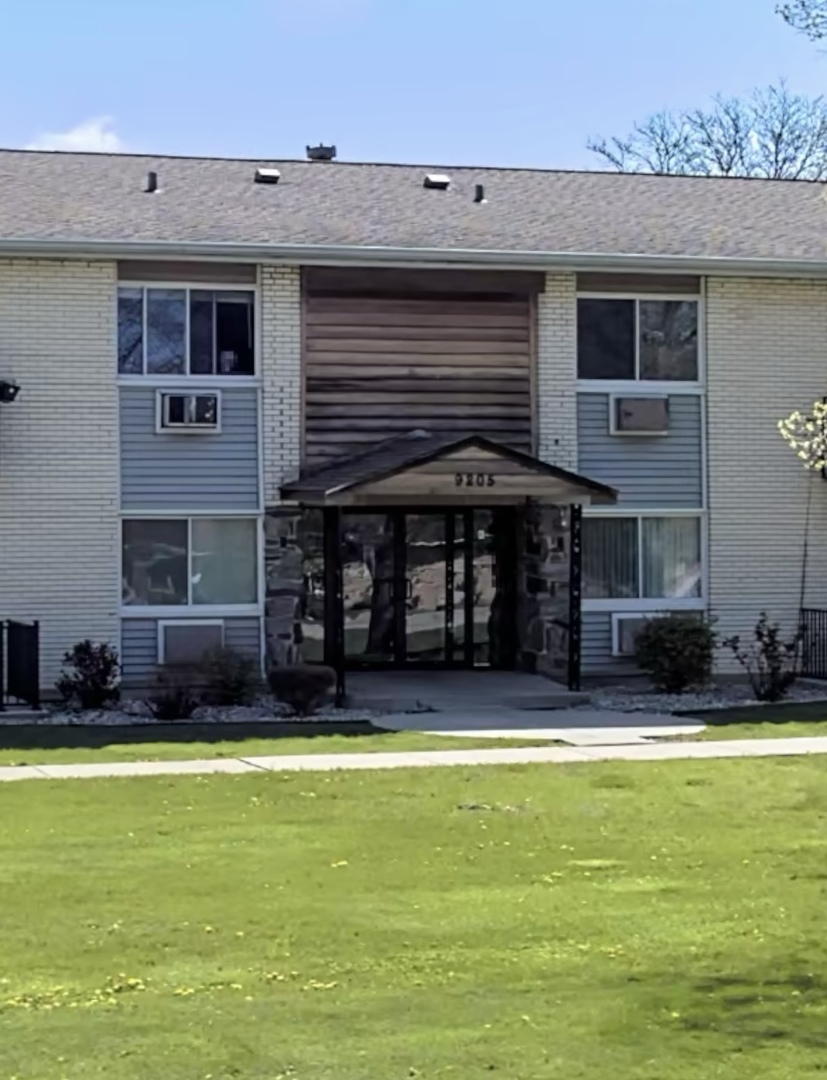 9205 Potter Road, Unit 2H Des Plaines, IL 60016 - Photo 3 of 23 Gallery Image 3