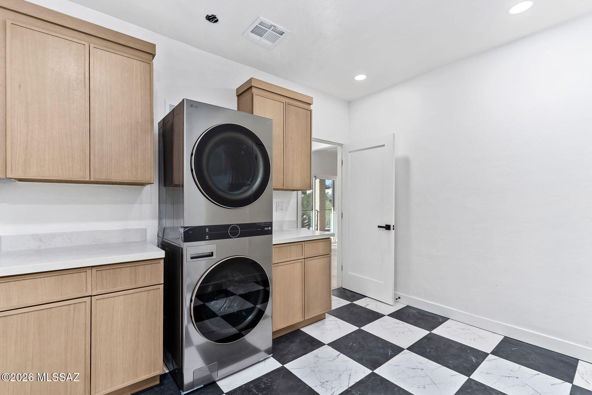 4905 North Craycroft Road Tucson, AZ 85718 - Photo 32 of 34 Laundry Room